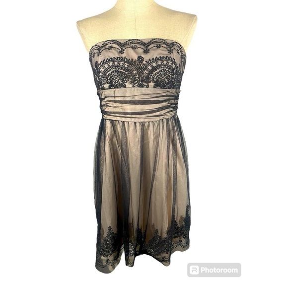 DAVID’S Bridal Strapless Cocktail Dress cream lining Black Tulle Overlay. sz 10 - Picture 1 of 6